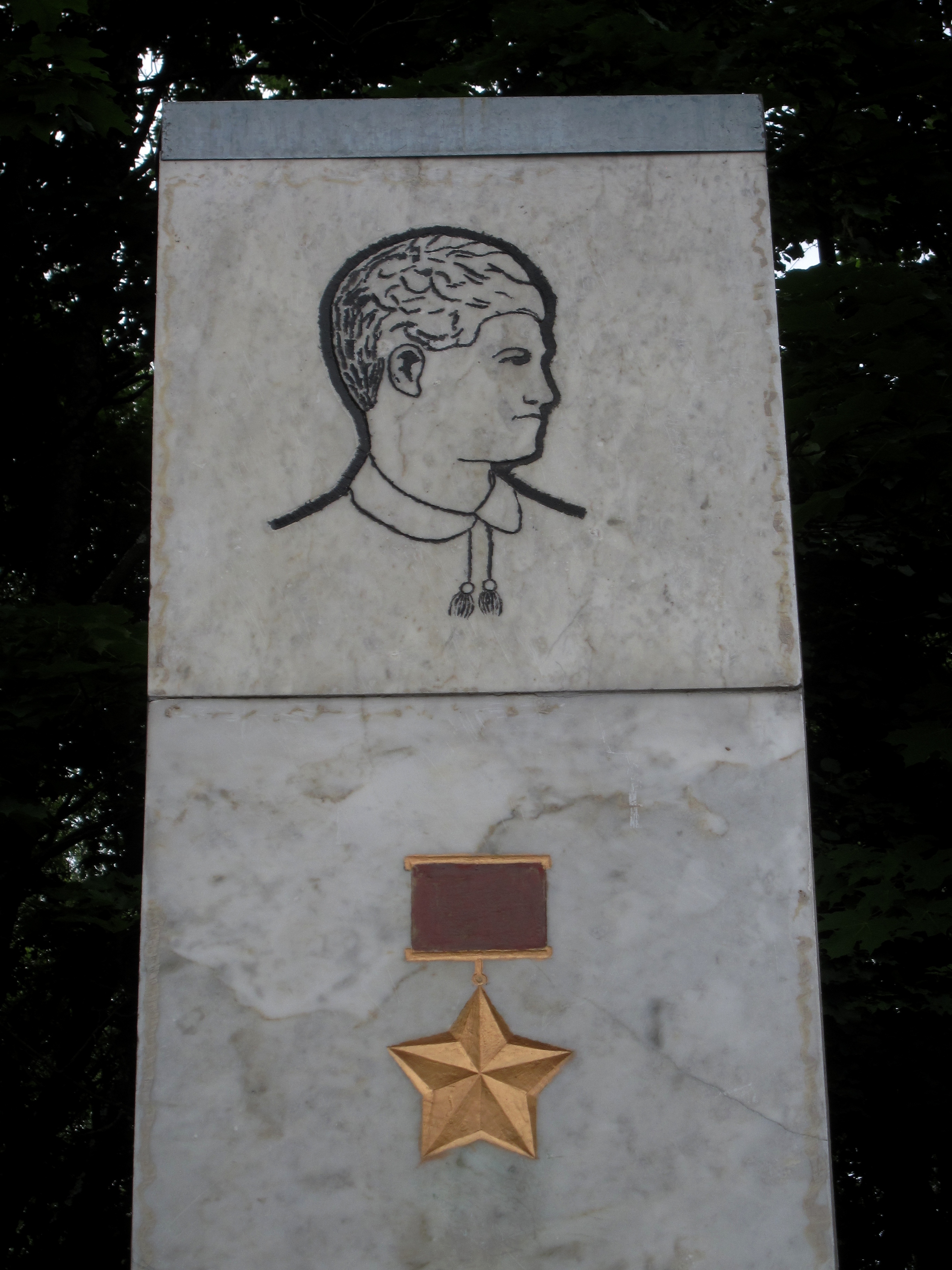 Памятник Зое Космодемьянской в Саратове